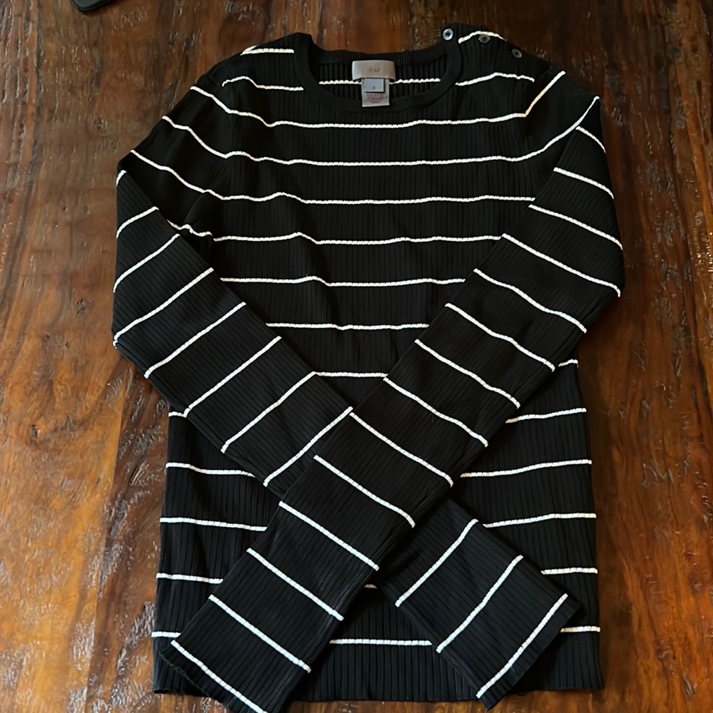 5/48 black and white sweater